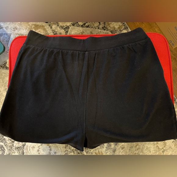 2 Pair Croft & Barrow Capri/Crop Knit Pull On Pants - Black & Navy - Picture 7 of 10